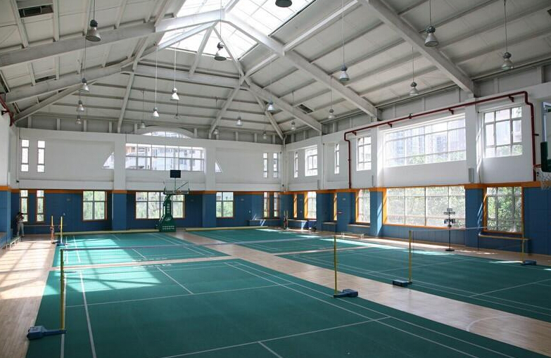 体育馆装修需要用到什么性质的材料